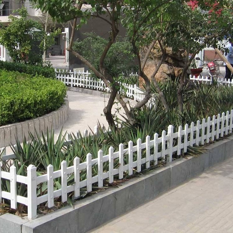 草坪护栏现货供应厂家直销隔离栏庭院小区别墅围栏公园花园绿化带PVC塑钢围栏