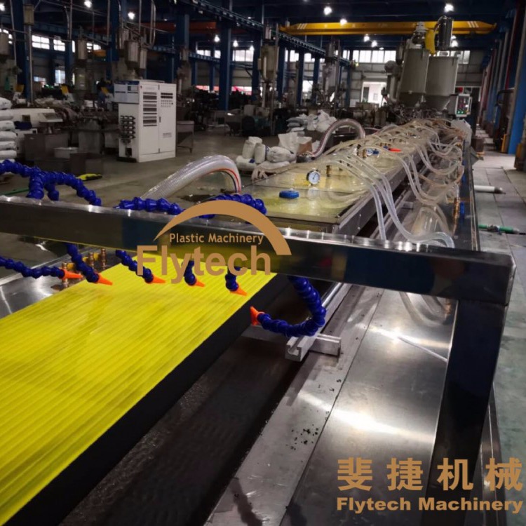 【斐捷机械】海洋养殖踏板生产设备 塑胶渔排生产线