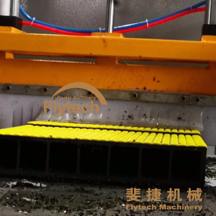 福建霞浦区PE海洋防滑踏板设备 塑胶渔排生产线厂家
