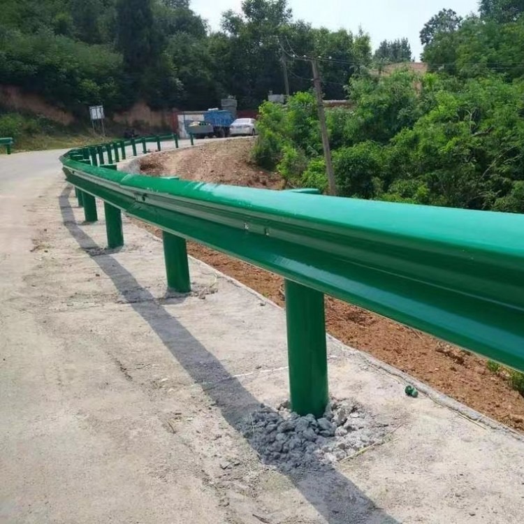 贵州厂家直销 三波波形护栏 波形护栏立柱  公路护栏 质量保证 价格从优