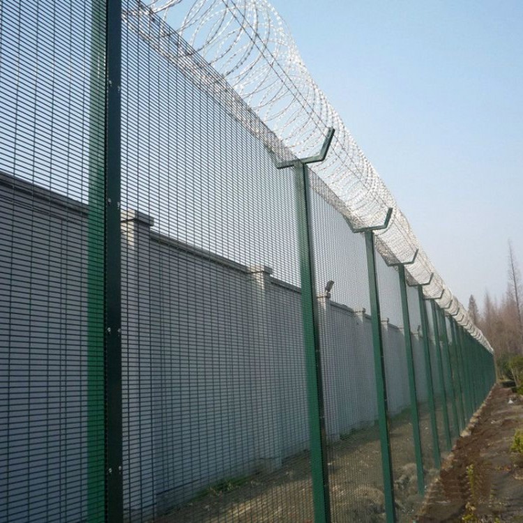 监狱钢网墙，监狱外墙铁丝网，监狱外墙10米隔离网