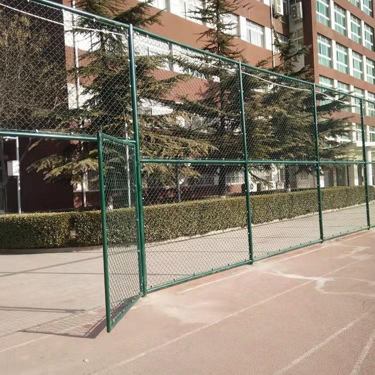 包塑勾花网球场围网厂家 篮球场围网防护网施工