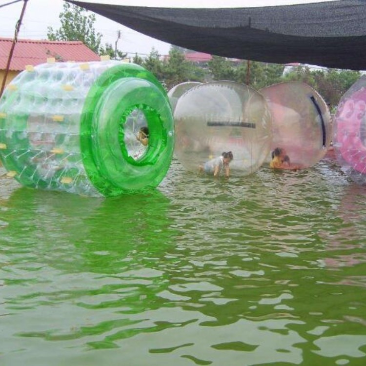 水上充气滚筒价格三个气室独立充气水池彩色水中跑步球