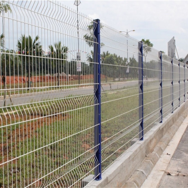 优质现货钢丝网护栏 仓库隔离网 河源修建公路网 项目部围墙栅栏