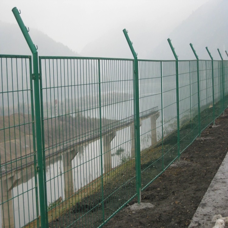 珠海防撞波形护栏板 护栏网 清远隔离栅驾校护栏板