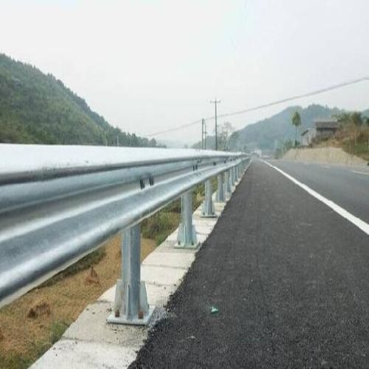 农村公路波形钢护栏 W型护栏板 3个厚双波护栏板
