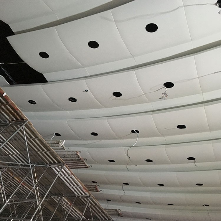 贵港会议室定制穿孔铝单板吊顶 开孔灯槽铝单板