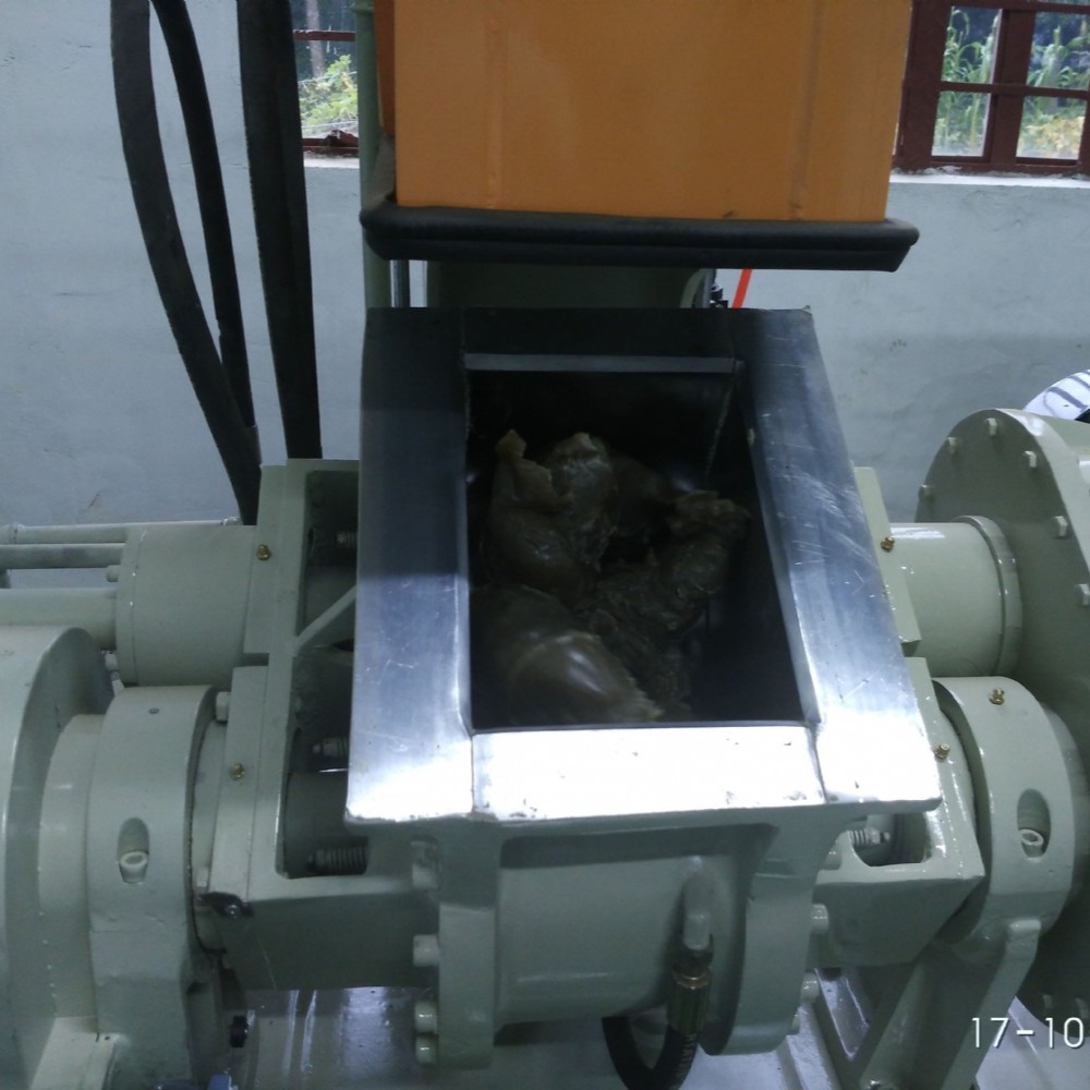 200吨2RT硫化机橡胶注射成型机工作视频22寸开炼机75升密炼机