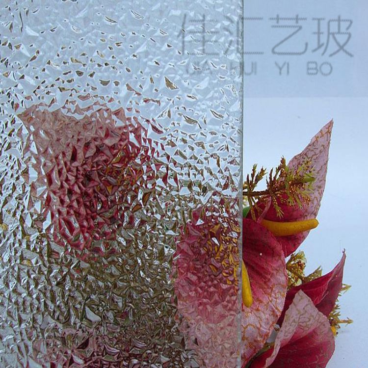 厂家供应压花钻石 海棠 四季红 香梨 布纹 七巧板压延玻璃大全